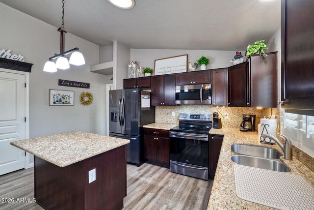 2206 E RUBY Lane, Phoenix, AZ 85024