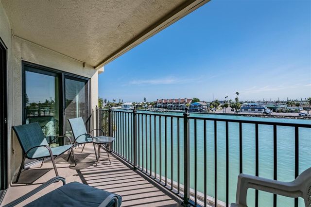 7435 BAYSHORE DRIVE 303, Treasure Island, FL 33706