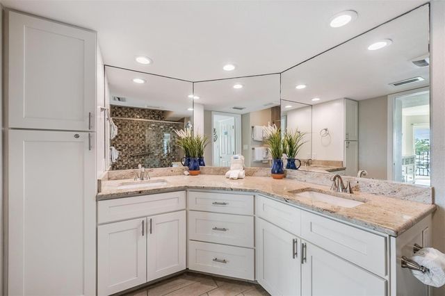 7435 BAYSHORE DRIVE 303, Treasure Island, FL 33706