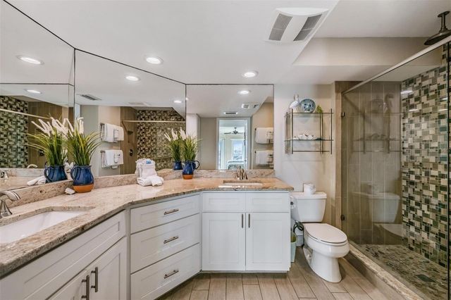 7435 BAYSHORE DRIVE 303, Treasure Island, FL 33706