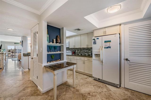 7435 BAYSHORE DRIVE 303, Treasure Island, FL 33706