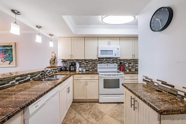 7435 BAYSHORE DRIVE 303, Treasure Island, FL 33706