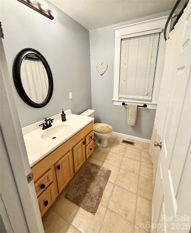 302 S College Avenue, Newton, NC 28658