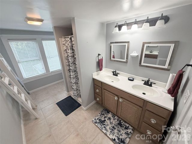 302 S College Avenue, Newton, NC 28658