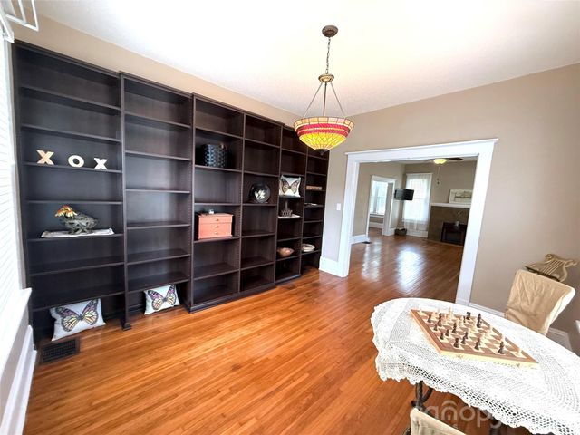 302 S College Avenue, Newton, NC 28658