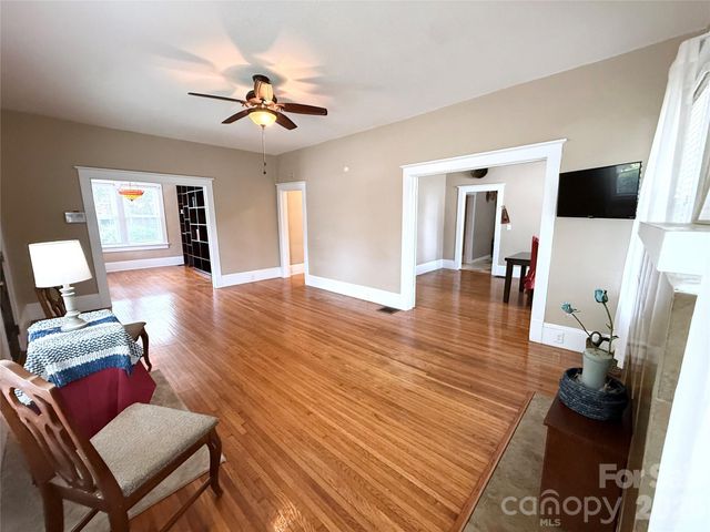 302 S College Avenue, Newton, NC 28658