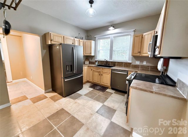 302 S College Avenue, Newton, NC 28658