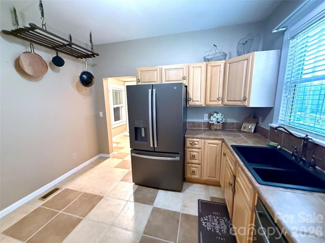 302 S College Avenue, Newton, NC 28658