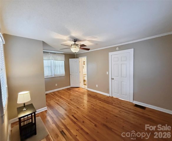 302 S College Avenue, Newton, NC 28658