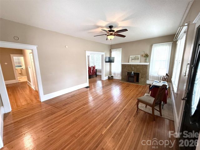 302 S College Avenue, Newton, NC 28658