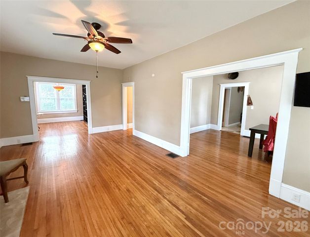 302 S College Avenue, Newton, NC 28658