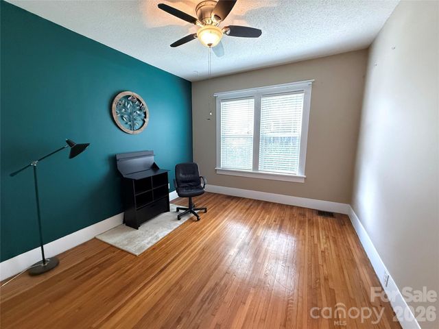 302 S College Avenue, Newton, NC 28658