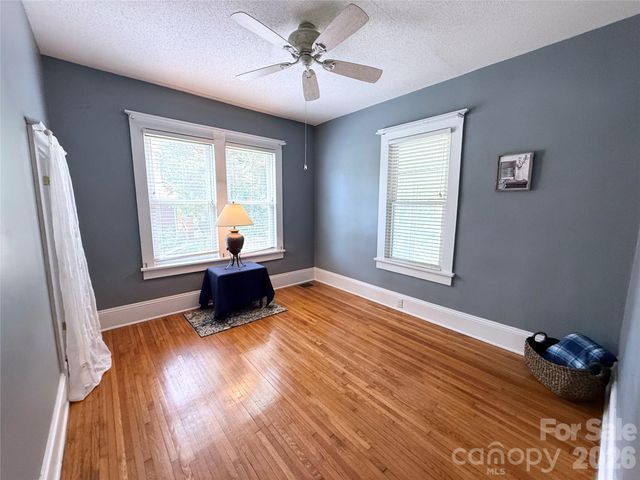 302 S College Avenue, Newton, NC 28658
