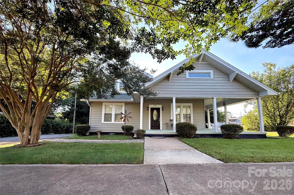 302 S College Avenue, Newton, NC 28658