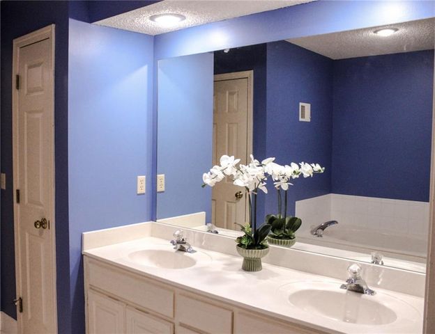 12605 Glenwood Street, Leawood, KS 66209