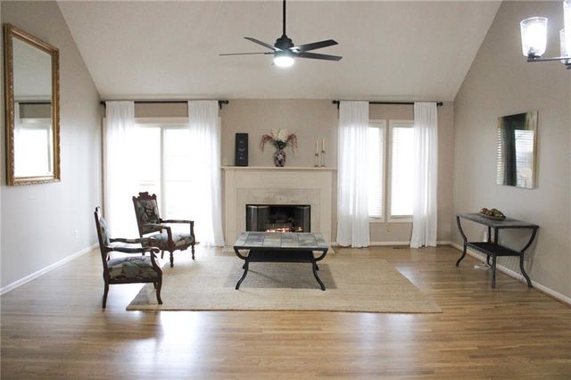 12605 Glenwood Street, Leawood, KS 66209