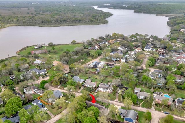 822 Devonport Lane, Seabrook, TX 77586