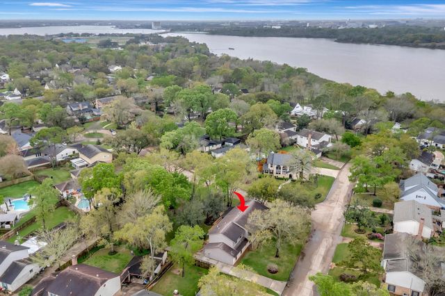 822 Devonport Lane, Seabrook, TX 77586