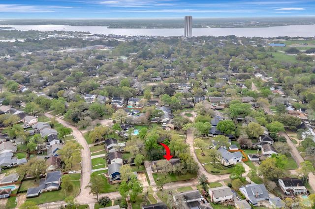 822 Devonport Lane, Seabrook, TX 77586