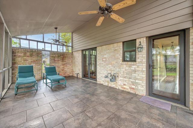 822 Devonport Lane, Seabrook, TX 77586