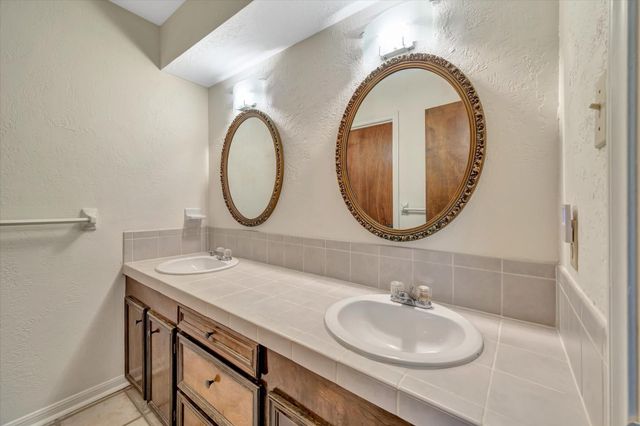 822 Devonport Lane, Seabrook, TX 77586