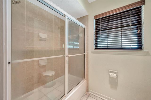 822 Devonport Lane, Seabrook, TX 77586