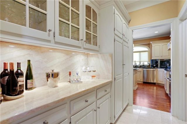 5205 W 116th Street, Leawood, KS 66211