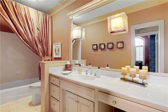 5205 W 116th Street, Leawood, KS 66211