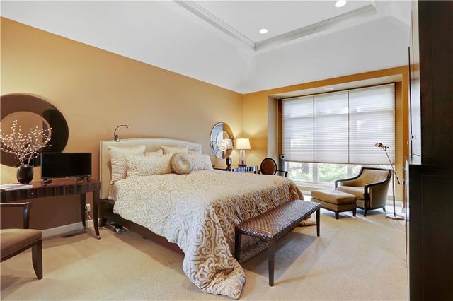 5205 W 116th Street, Leawood, KS 66211