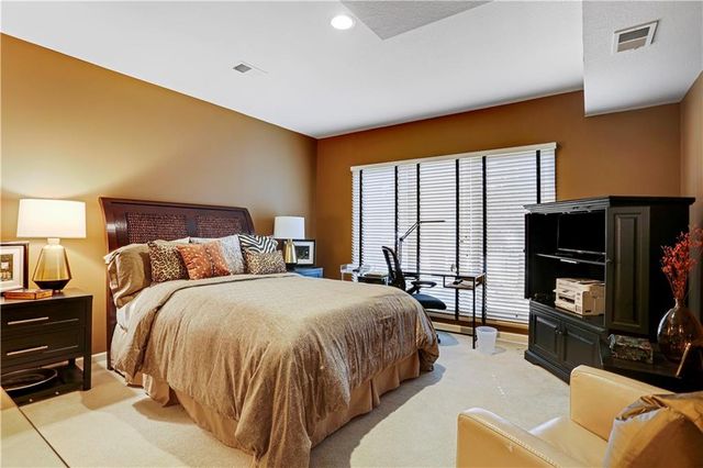 5205 W 116th Street, Leawood, KS 66211