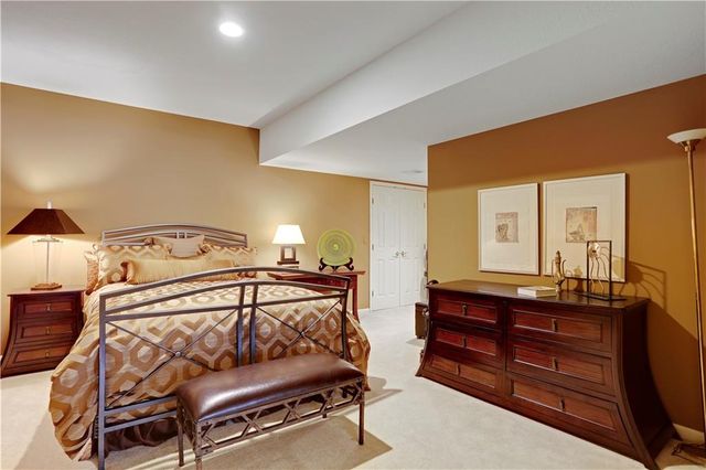 5205 W 116th Street, Leawood, KS 66211