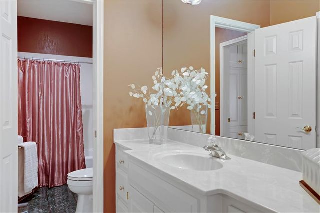 5205 W 116th Street, Leawood, KS 66211