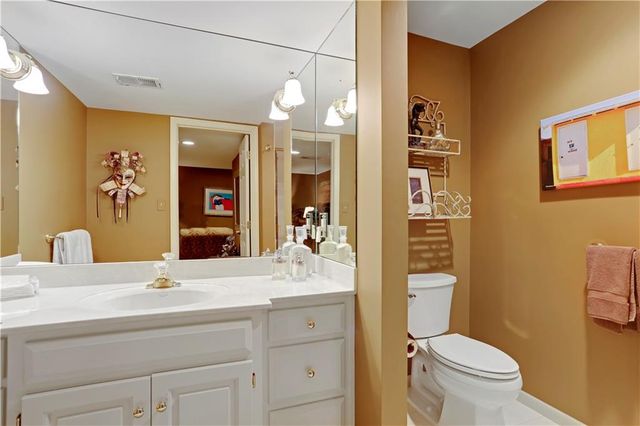 5205 W 116th Street, Leawood, KS 66211