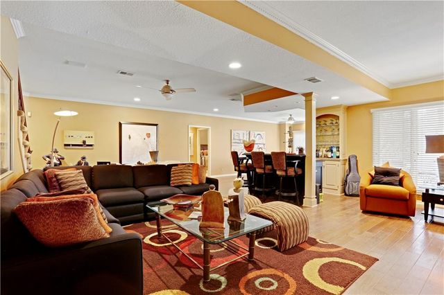 5205 W 116th Street, Leawood, KS 66211