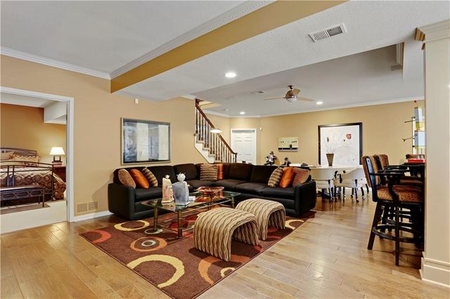 5205 W 116th Street, Leawood, KS 66211