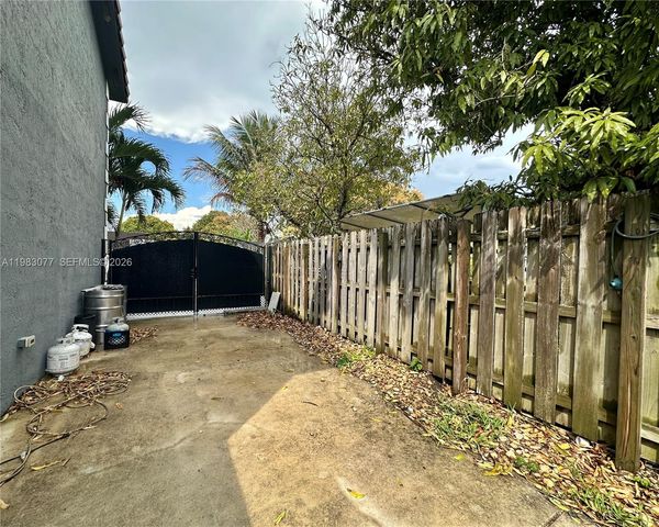 15302 SW 180th Ter, Miami, FL 33187