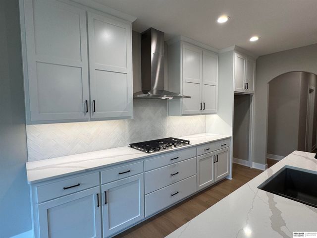 8954 Von Street, Papillion, NE 68046