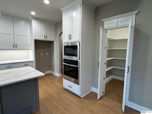 8954 Von Street, Papillion, NE 68046