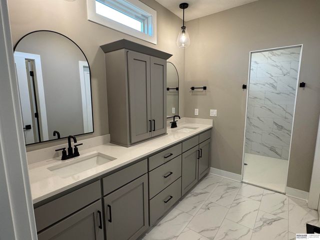 8954 Von Street, Papillion, NE 68046
