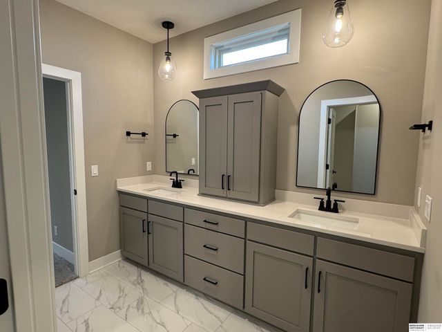 8954 Von Street, Papillion, NE 68046