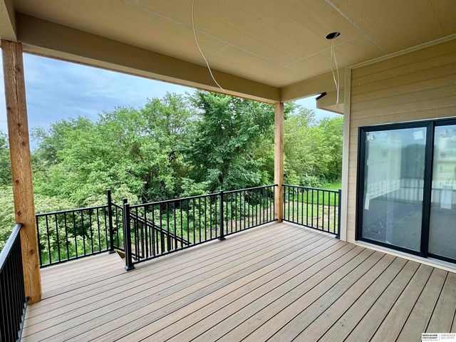 8954 Von Street, Papillion, NE 68046
