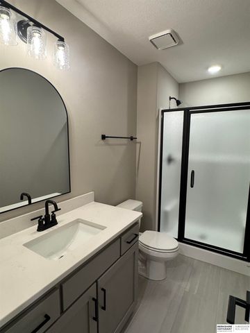 8954 Von Street, Papillion, NE 68046