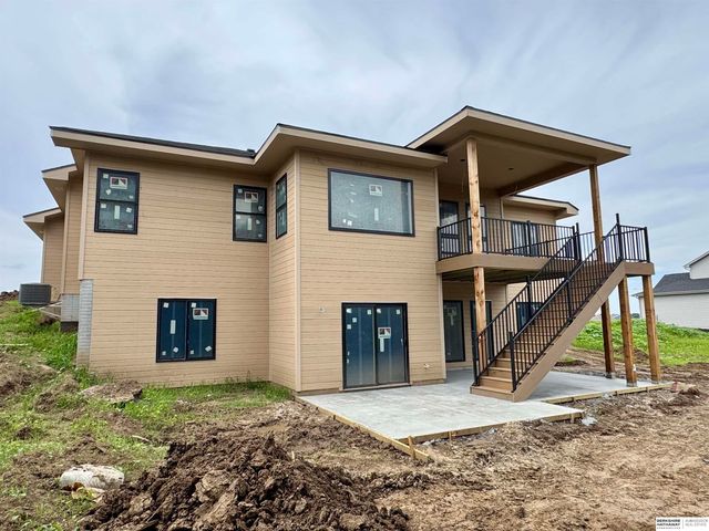 8954 Von Street, Papillion, NE 68046