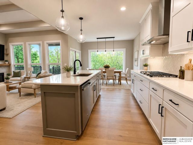 8954 Von Street, Papillion, NE 68046
