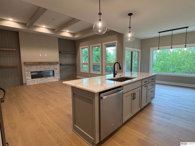 8954 Von Street, Papillion, NE 68046