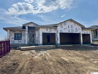 8954 Von Street, Papillion, NE 68046