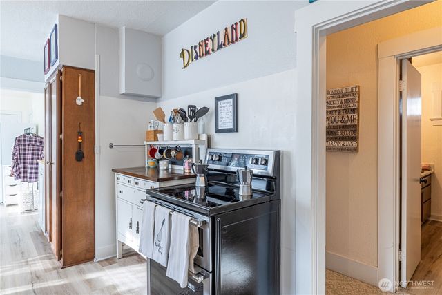 318 4th Street SW, Puyallup, WA 98371