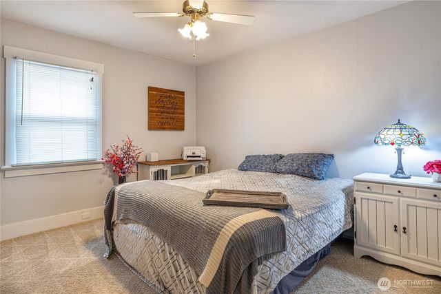 318 4th Street SW, Puyallup, WA 98371