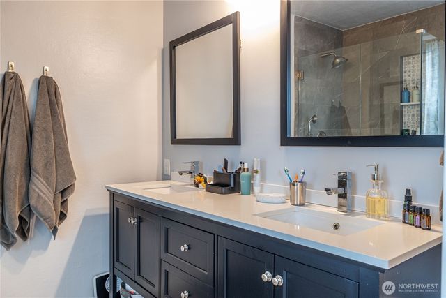 318 4th Street SW, Puyallup, WA 98371