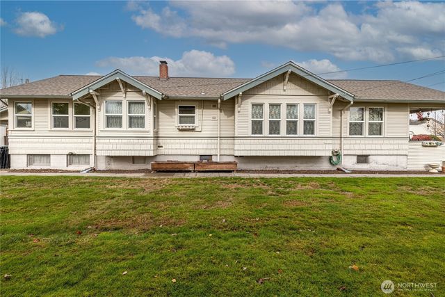 318 4th Street SW, Puyallup, WA 98371